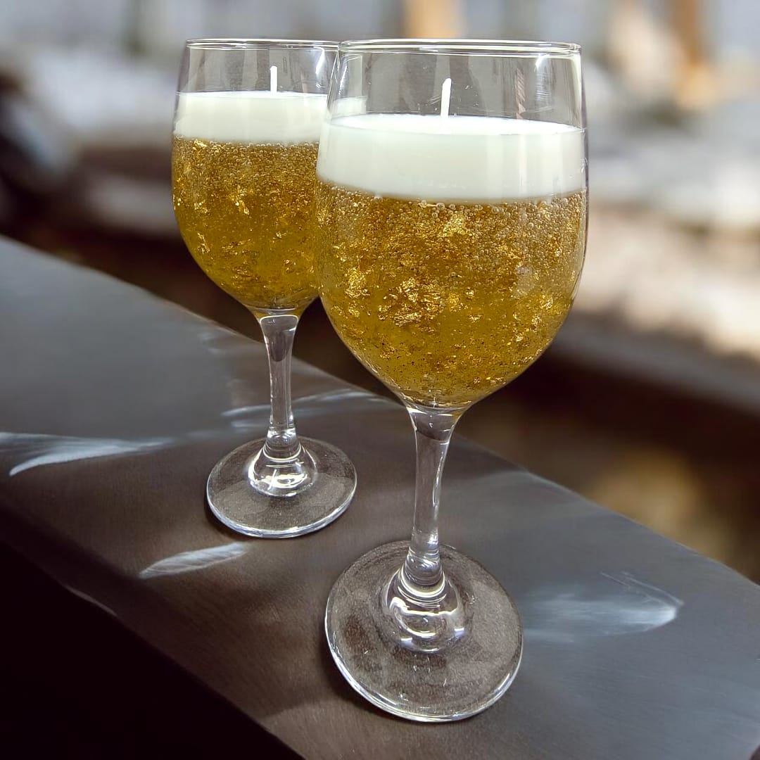 Champagne-scented-candhel-for-gifting